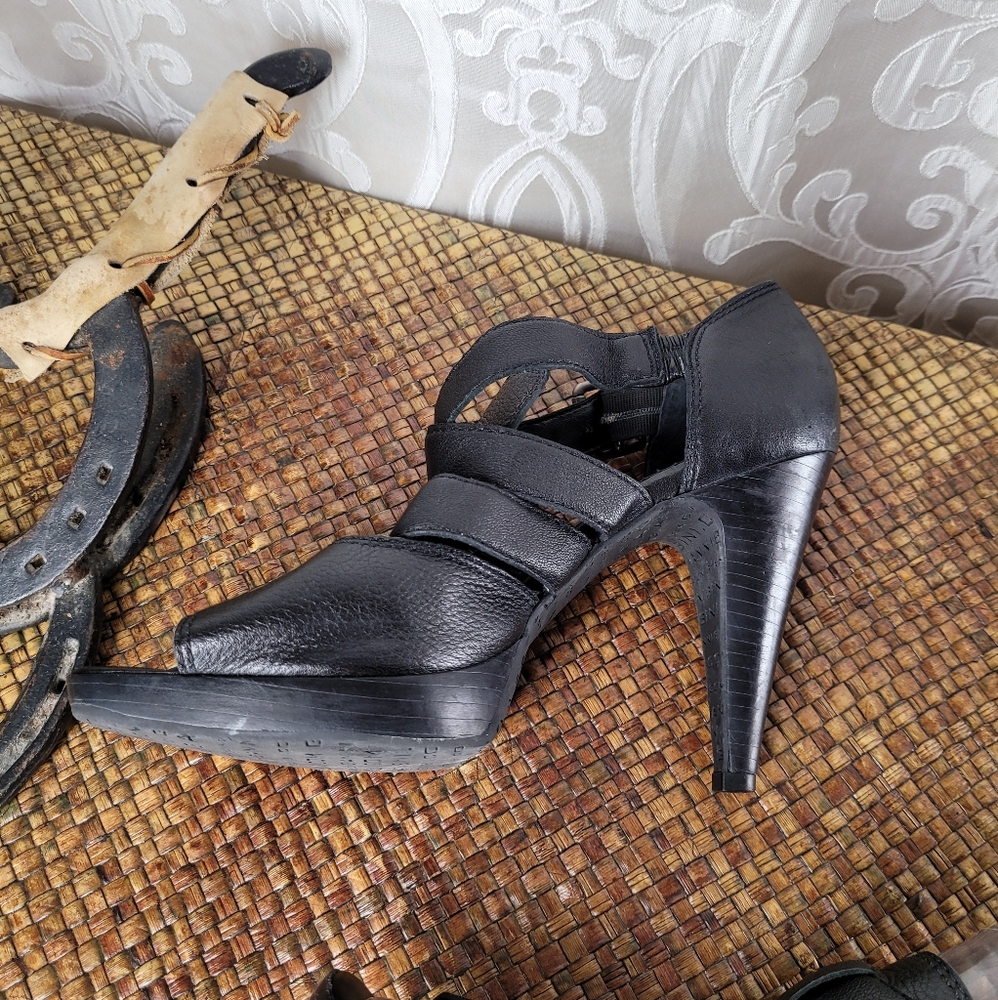 Gianni Bini 4"heels with buckles size 9M - Picture 5 of 11
